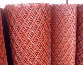 1.0mm มุมยามเหล็กขยายลวดตาข่ายสี Antirust สีแดงสำหรับอาคาร